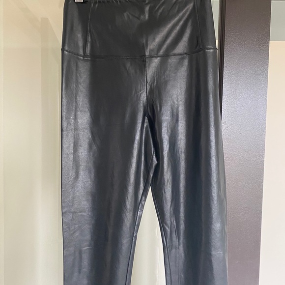 Aritzia Daria vegan leather leggings - Picture 3 of 4